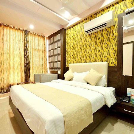 Oyo 2403 Hotel Aamantran Avenue Ujjain Esterno foto