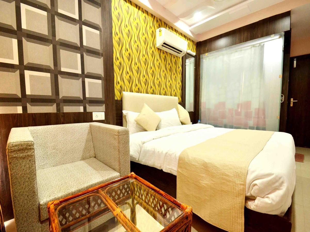 Oyo 2403 Hotel Aamantran Avenue Ujjain Esterno foto