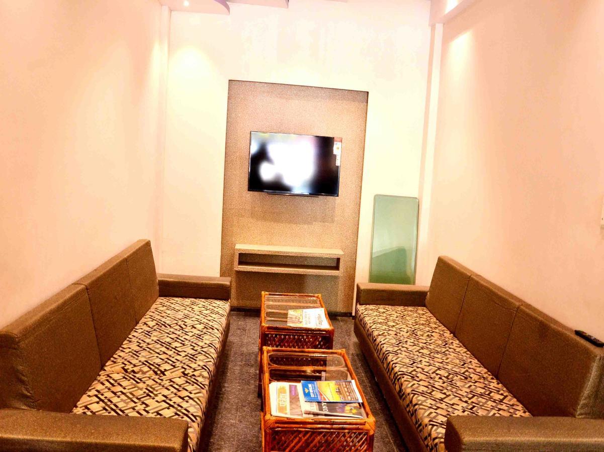Oyo 2403 Hotel Aamantran Avenue Ujjain Esterno foto