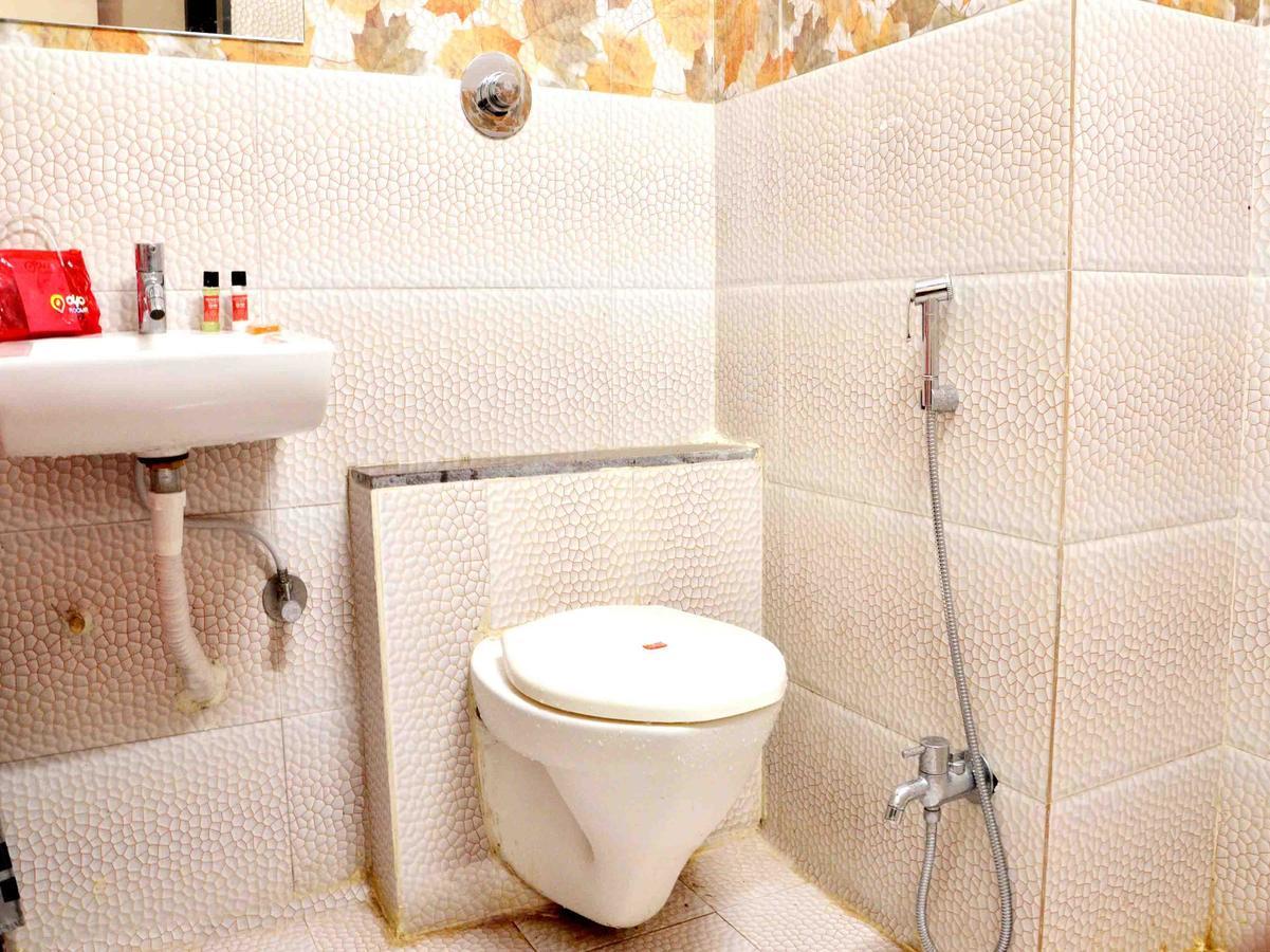 Oyo 2403 Hotel Aamantran Avenue Ujjain Esterno foto