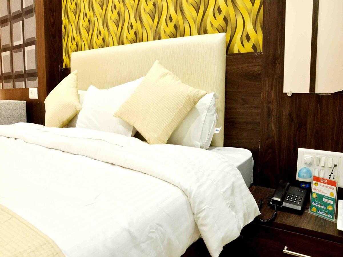 Oyo 2403 Hotel Aamantran Avenue Ujjain Esterno foto