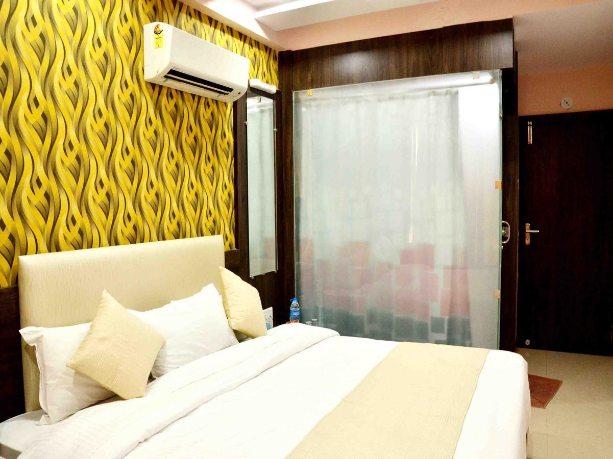 Oyo 2403 Hotel Aamantran Avenue Ujjain Esterno foto
