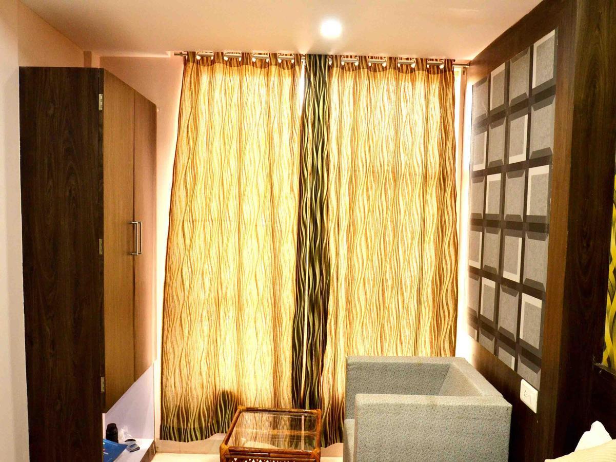 Oyo 2403 Hotel Aamantran Avenue Ujjain Esterno foto