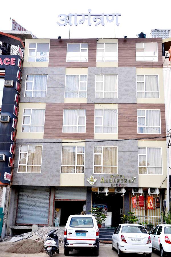 Oyo 2403 Hotel Aamantran Avenue Ujjain Esterno foto