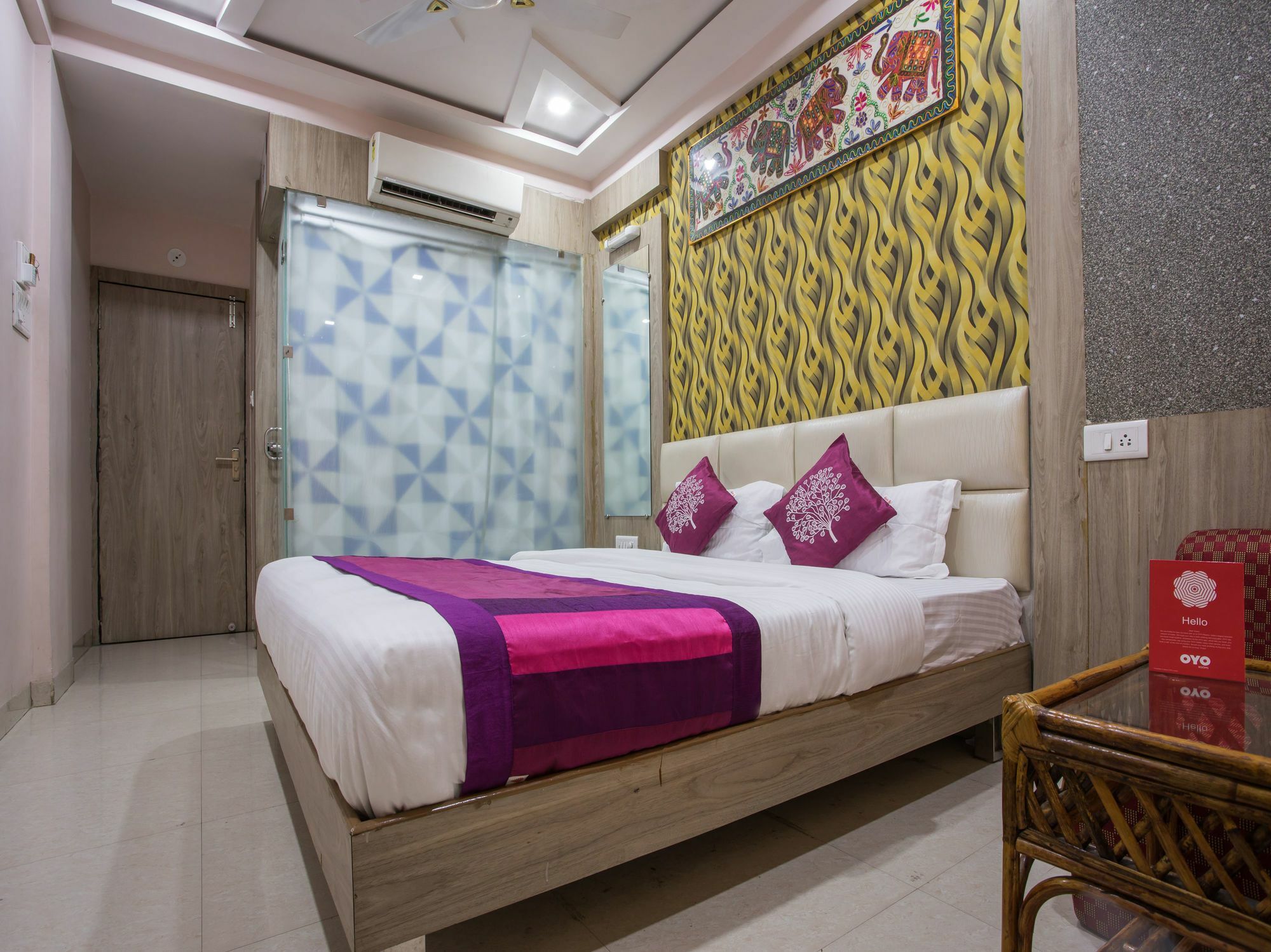 Oyo 2403 Hotel Aamantran Avenue Ujjain Esterno foto